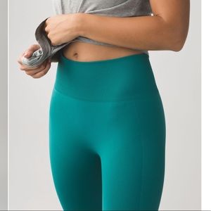 Lululemon Zone In Crop